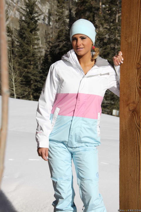 Jessica Nyx - Jessica Nyx Out On The Sloops For Ski Bunny Sex! - photo 1 of 1