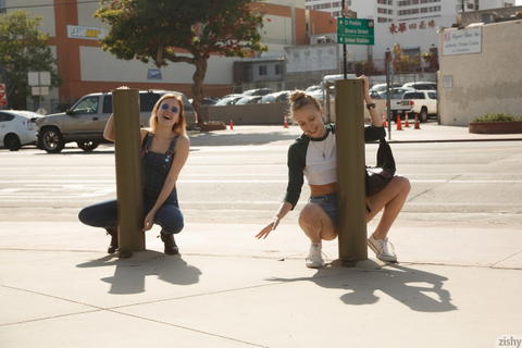 Kali Renee - Kali Renee And Anne Winter Flashing In LA! - photo 9 of 12