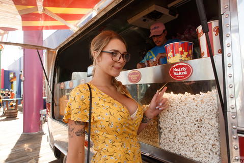 Gabbie Carter - Gabbie Carter Flashing Her Ass And Panties In LA! - photo 8 of 12