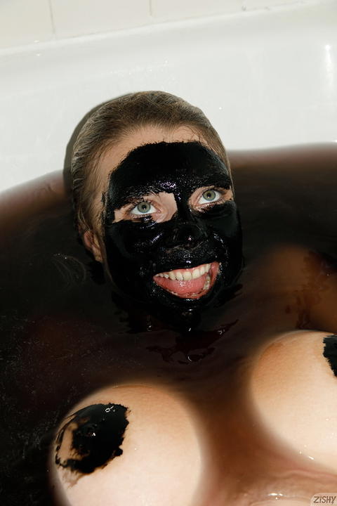 Gabbie Carter - Gabbie Carter Blacked Lives Matter - photo 1 of 1