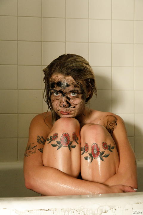 Gabbie Carter - Gabbie Carter Blacked Lives Matter - photo 1 of 1