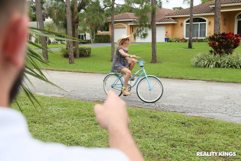 Leah Lee - Leah Lee Steals A Bicycle Butt That Pussy Makes The Issue Go Away! - photo 7 of 24