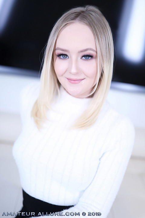 Natalia Queen - Natalia Queen Close Up Sex Pictures From Amateur Allure! - photo 1 of 1