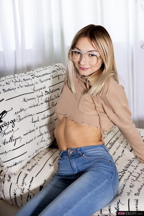 Chloe Temple - Chloe Temple In A Crop Top And Tight Blue Jeans! - photo 1 of 1