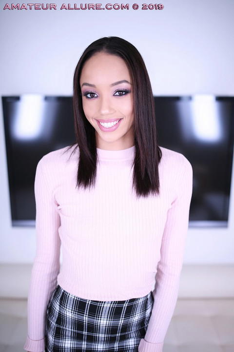 Alexis Tae - Alexis Tae Close Up Sex From Amateur Allure! - photo 1 of 12