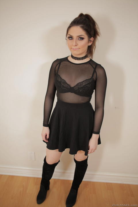 Keira Croft - Keira Croft Is Back Yes Please Look At Her Asshole! - photo 1 of 24