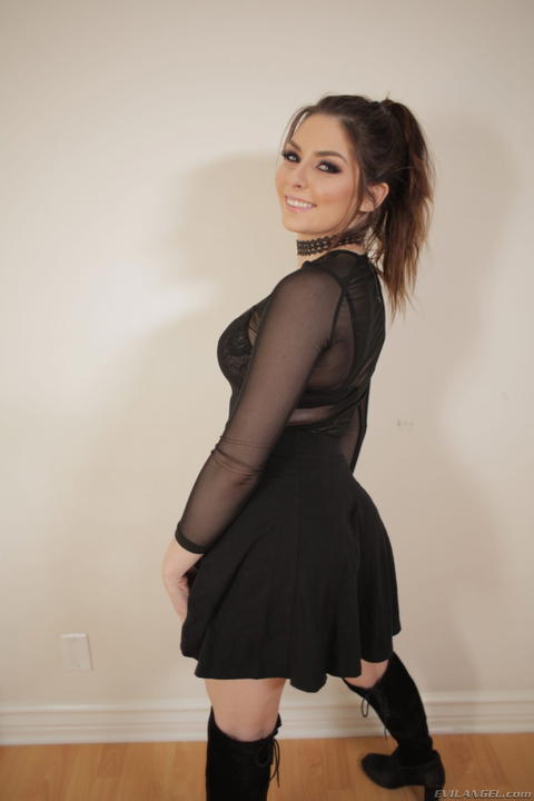 Keira Croft - Keira Croft Is Back Yes Please Look At Her Asshole! - photo 4 of 24