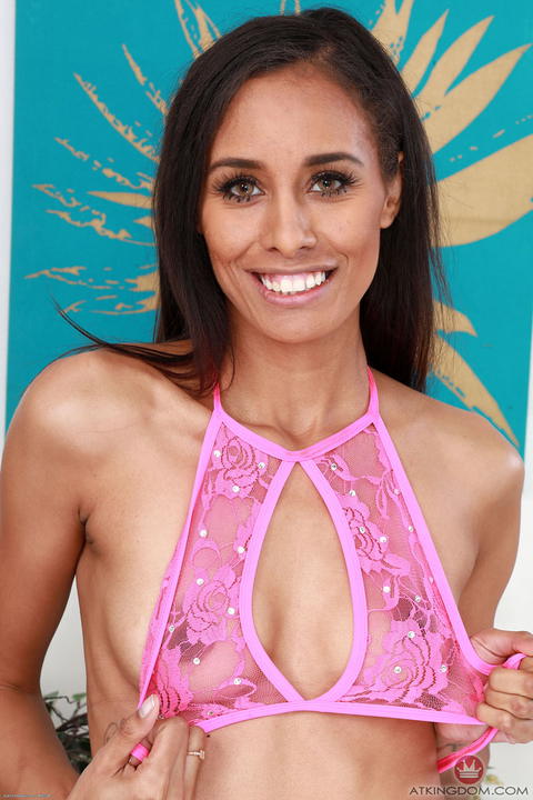 Kylie Le Beau - Kylie Le Beau Posing In Her Pink Bra And Panties! - photo 1 of 1