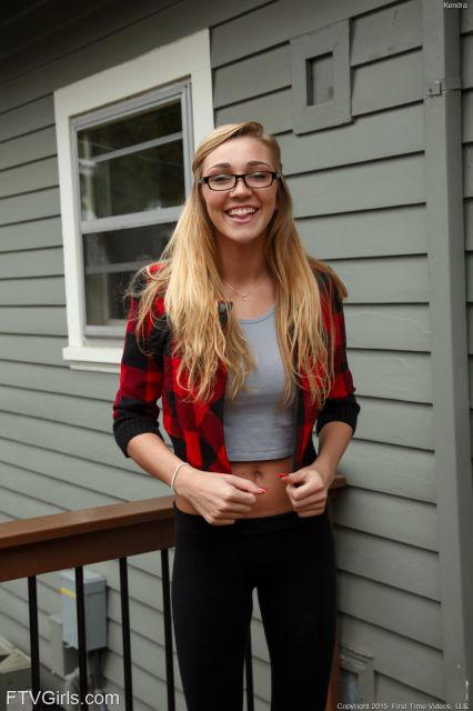 Kendra Sunderland - Kendra Sunderland Is Flashing For Us Again! - photo 1 of 1