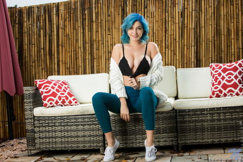 Skye Blue - Skye Blue Taking Off Her Clothes In The Patio! - photo 3 of 16