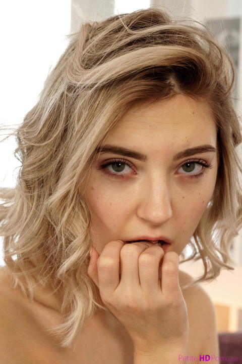 Eva Elfie - Eva Elfie In a Quick Suck And Fuck Scene! - photo 1 of 1