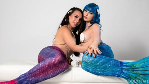 Jewelz Blu - Jewelz Blu Gets A Penis Surprise With TS Kasey Kei! - photo 1 of 1