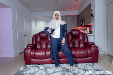 Maya Farrell - Maya Farrell Fucking For Hijab Hookup! - photo 1 of 1