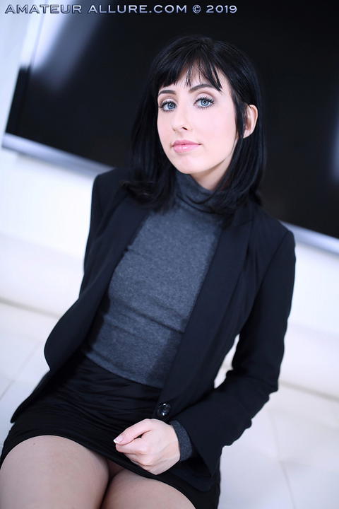 Daphne Dare - Daphne Dare Close Up Sex Pictures With Amateur Allure! - photo 1 of 1