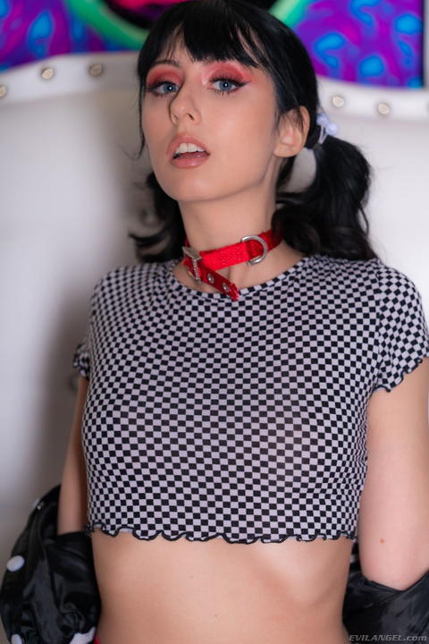 Daphne Dare - Daphne Dare In A Hot Face Fuck Scene! - photo 1 of 1