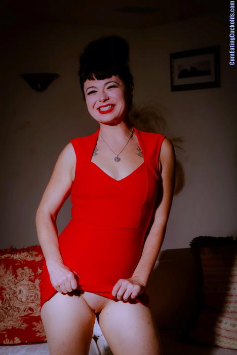 Siouxsie Q - Siouxsie Q Drops Her Tight Red Dress! - photo 1 of 1