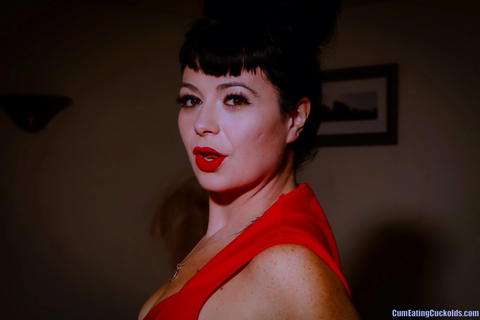 Siouxsie Q - Siouxsie Q Drops Her Tight Red Dress! - photo 4 of 12