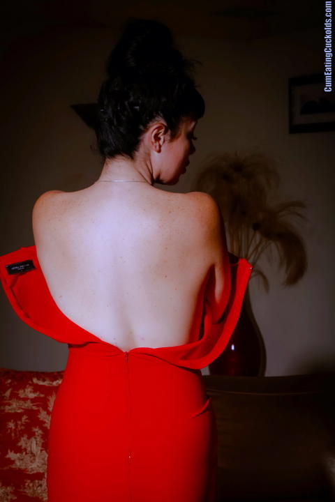 Siouxsie Q - Siouxsie Q Drops Her Tight Red Dress! - photo 7 of 12