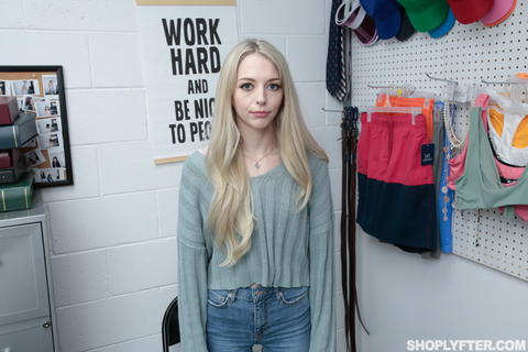 Lily Larimar - Shoplyfter Catches Lily Larimar! - photo 1 of 1