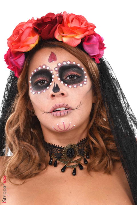 Alexia Anders - Alexia Anders Shows Off What She Wore For Halloween! - photo 13 of 15