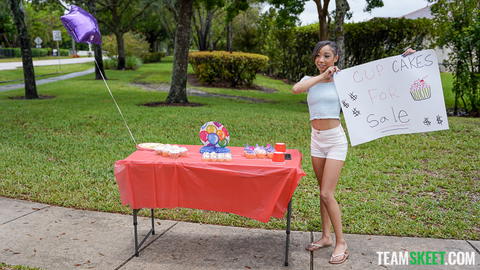 Alicia Reign - Alicia Reign Is Selling Cupcakes And Her Pussy! - photo 8 of 24