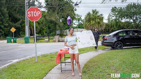 Alicia Reign - Alicia Reign Is Selling Cupcakes And Her Pussy! - photo 9 of 24