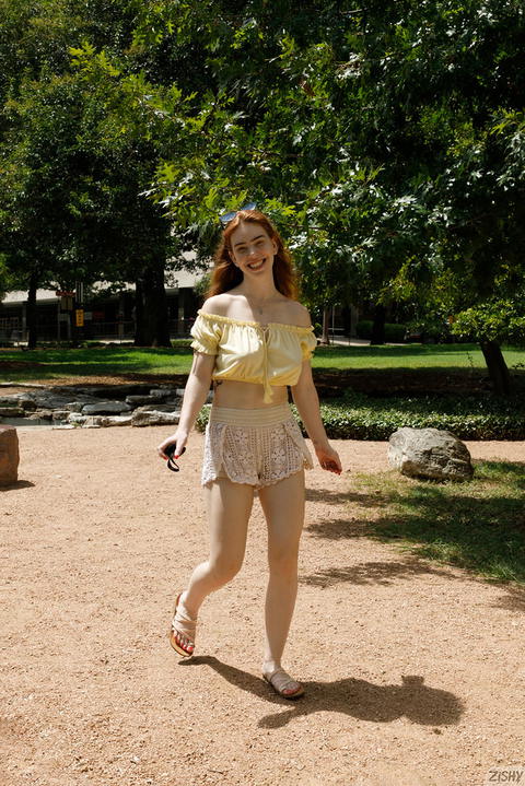 Nala Brooks - Nala Brooks Flashing Out In Public! - photo 1 of 1