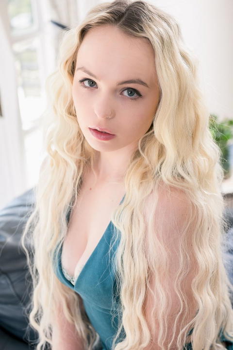Penthouse - Lilly Bell’s Hairy Pussy Is Fucked And Cummed On! - photo 1 of 12