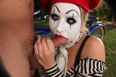 Lexi Belle Blow Job