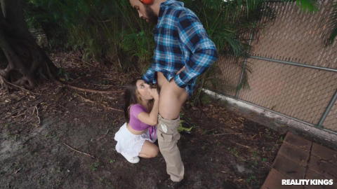 Violet Gems - Violet Gems Is Fucking A Lawn Guy! - photo 5 of 24
