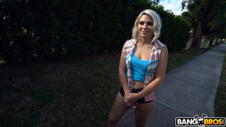 Rharri Rhound - Rharri Rhound Gets All That Booty On The Bang Bus! - photo 1 of 1