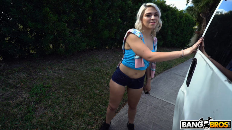 Rharri Rhound - Rharri Rhound Gets All That Booty On The Bang Bus! - photo 1 of 1