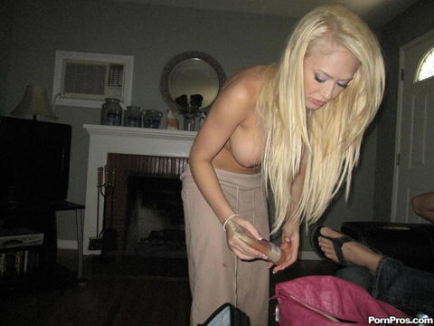 Kagney Linn Karter - Kagney Linn Karter Candid Strip And Fuck Pictures! - photo 4 of 26