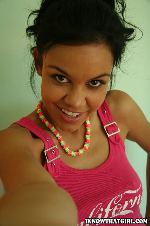 Ruby Knox - Ruby Knox Taking A Bunch Of Selfies! - photo 1 of 1