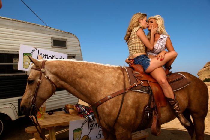 Nicole Ray Kissing