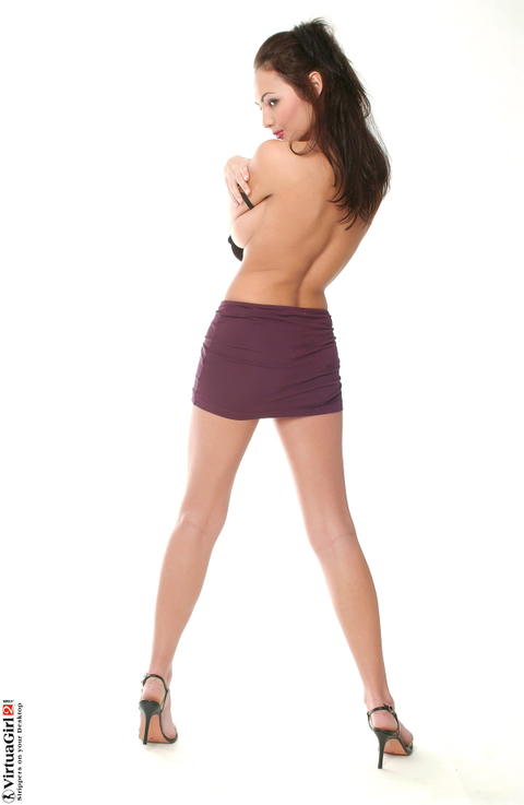 Jennifer Max Legs