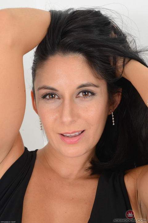 Nikki Daniels - Nikki Daniels Up Close Pink Pussy Pictures! - photo 1 of 1