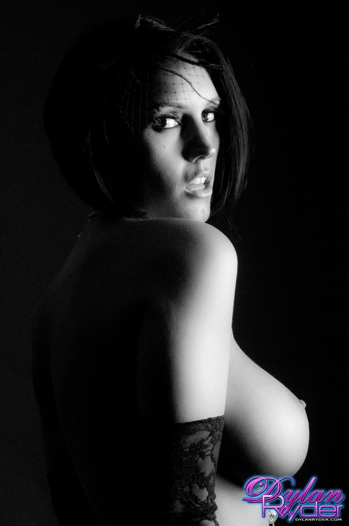 Dylan Ryder Sideboob
