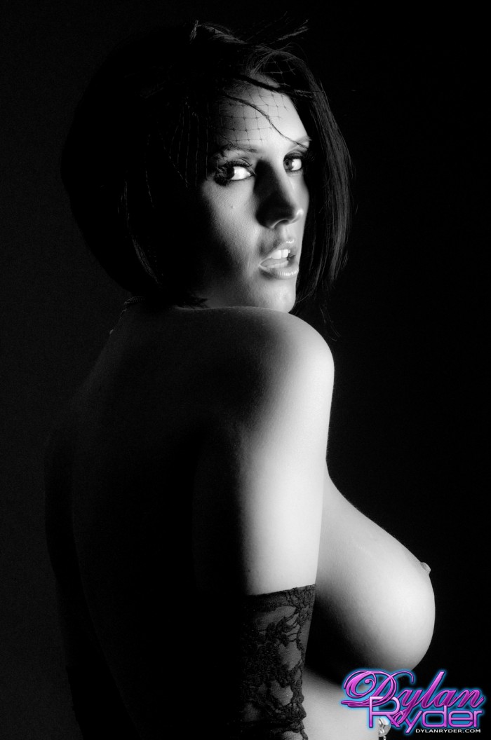 Dylan Ryder Sideboob