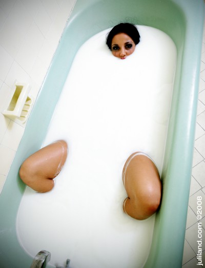 Audrey Bitoni Posing