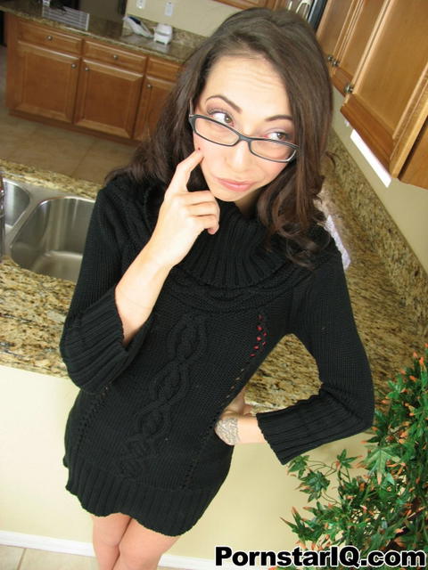 Veronica Jett - Veronica Jett Stripping For Porn IQ! - photo 1 of 1