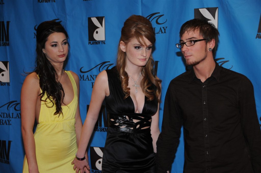 Faye Reagan - Faye Reagan With Georgia Jones At The 2008 AVN Video Awards! - photo 3 of 4