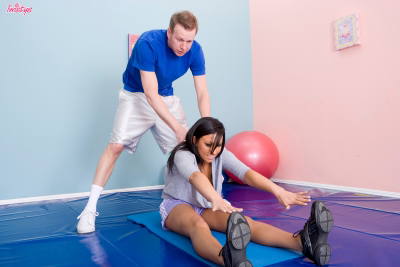 Tiffany Brookes Stretching Tiffany Brookes Seduces Her Personal Trainer!