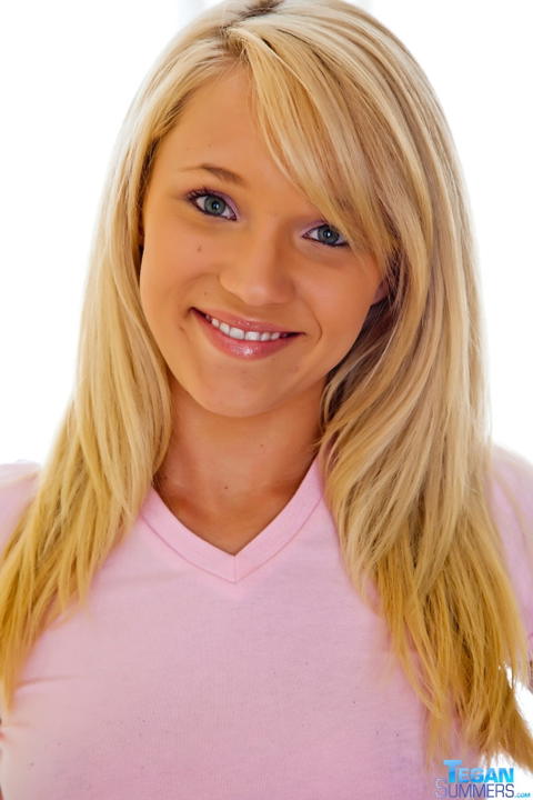 Teagan Summers - Teagan Summers Shows Off In Her Cute Pink Panties - photo 1 of 1