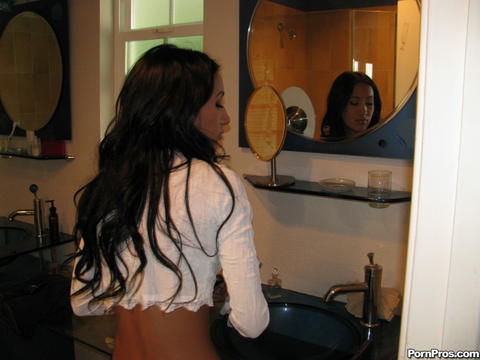 Amea Moretti - Check Out Amea Moretti Oiled Up Massage Sex Pictures! - photo 1 of 1
