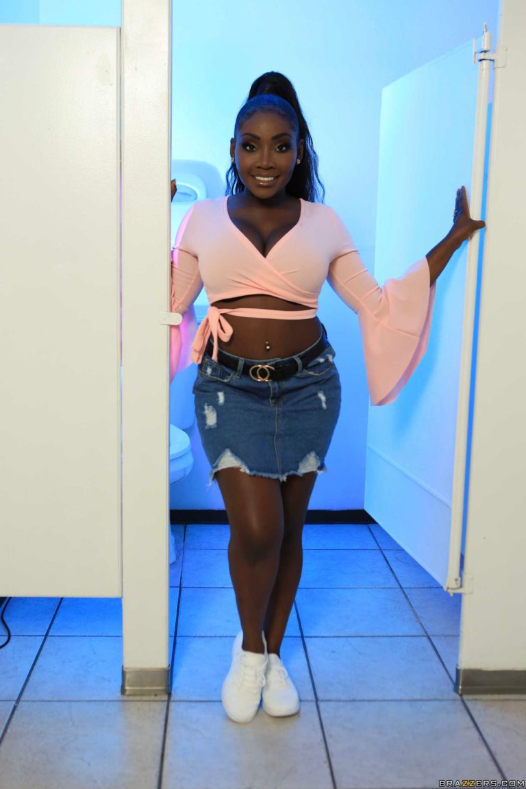 Osa Lovely - Osa Lovely Found A Glory Hole At A Bathroom! - photo 1 of 1