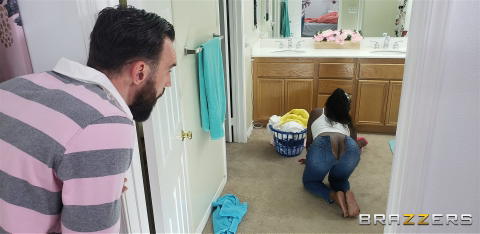 Osa Lovely - Osa Lovely Is Fucking Her Roommates Man! - photo 8 of 24