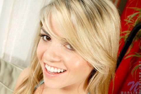 Marlie Moore - Marlie Moore Hikes Up Her Dress And Fucks Her Pussy! - photo 1 of 24