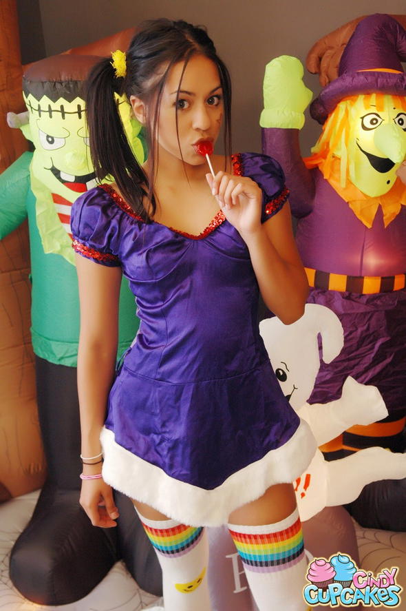 Cindy Cupcakes Sucking Cindy Cupcakes Gets Ready For Halloween!