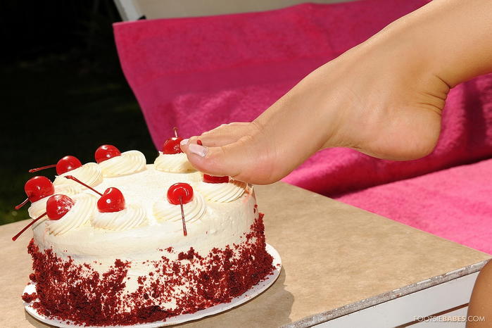 Asa Akira Gets Her Naked Toes Sucked!